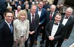 Gruppenbild mit allen Redner:innen
